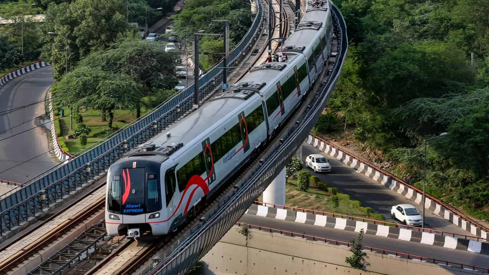 image of a train in Delhi